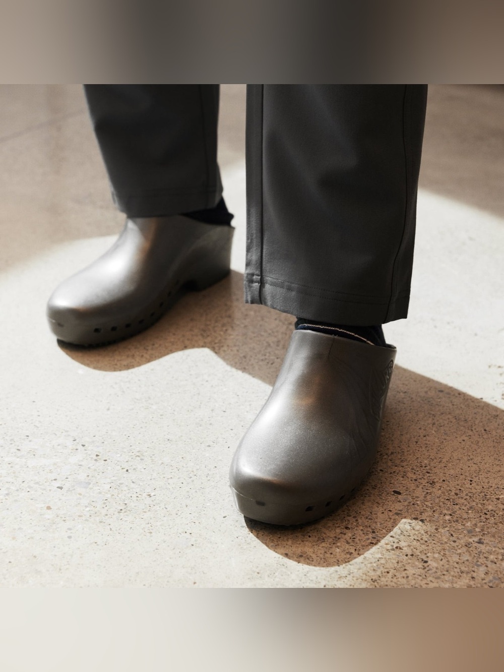 Calzuro Classic Clog, Metallic Gray, Size 36-37